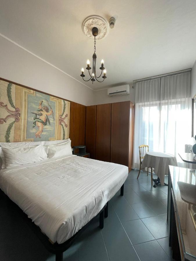 Hotel La Bussola Cittiglio ภายนอก รูปภาพ