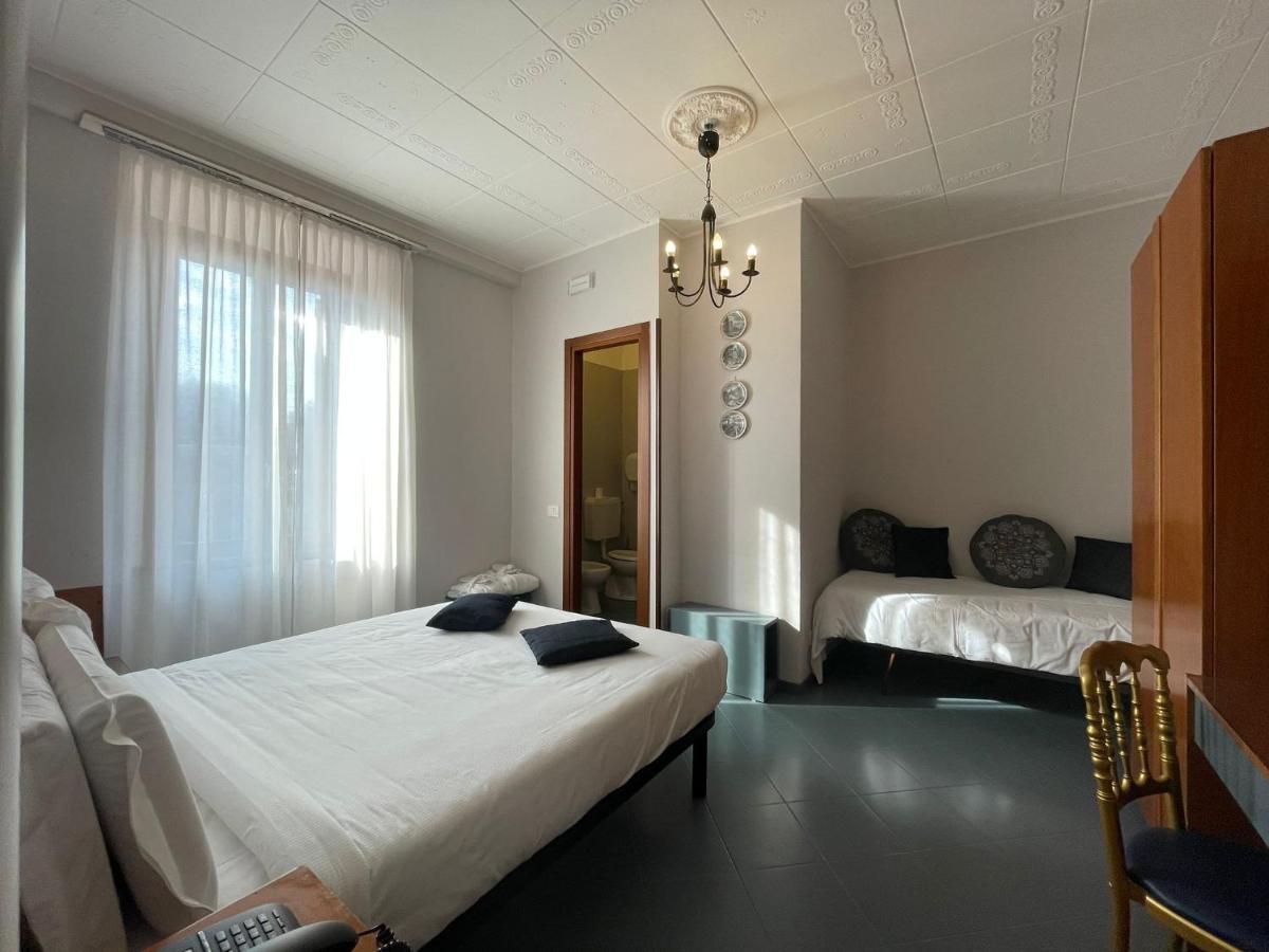 Hotel La Bussola Cittiglio ภายนอก รูปภาพ