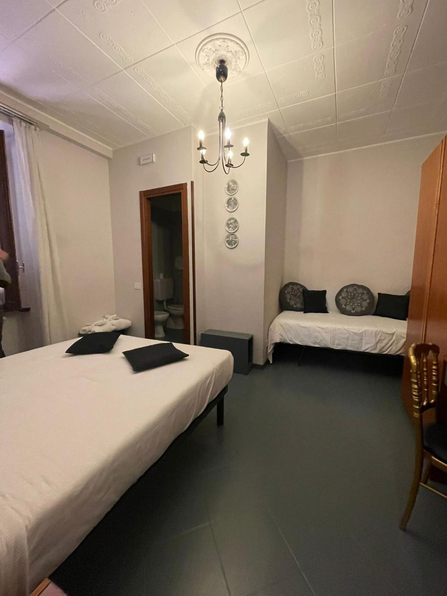 Hotel La Bussola Cittiglio ภายนอก รูปภาพ