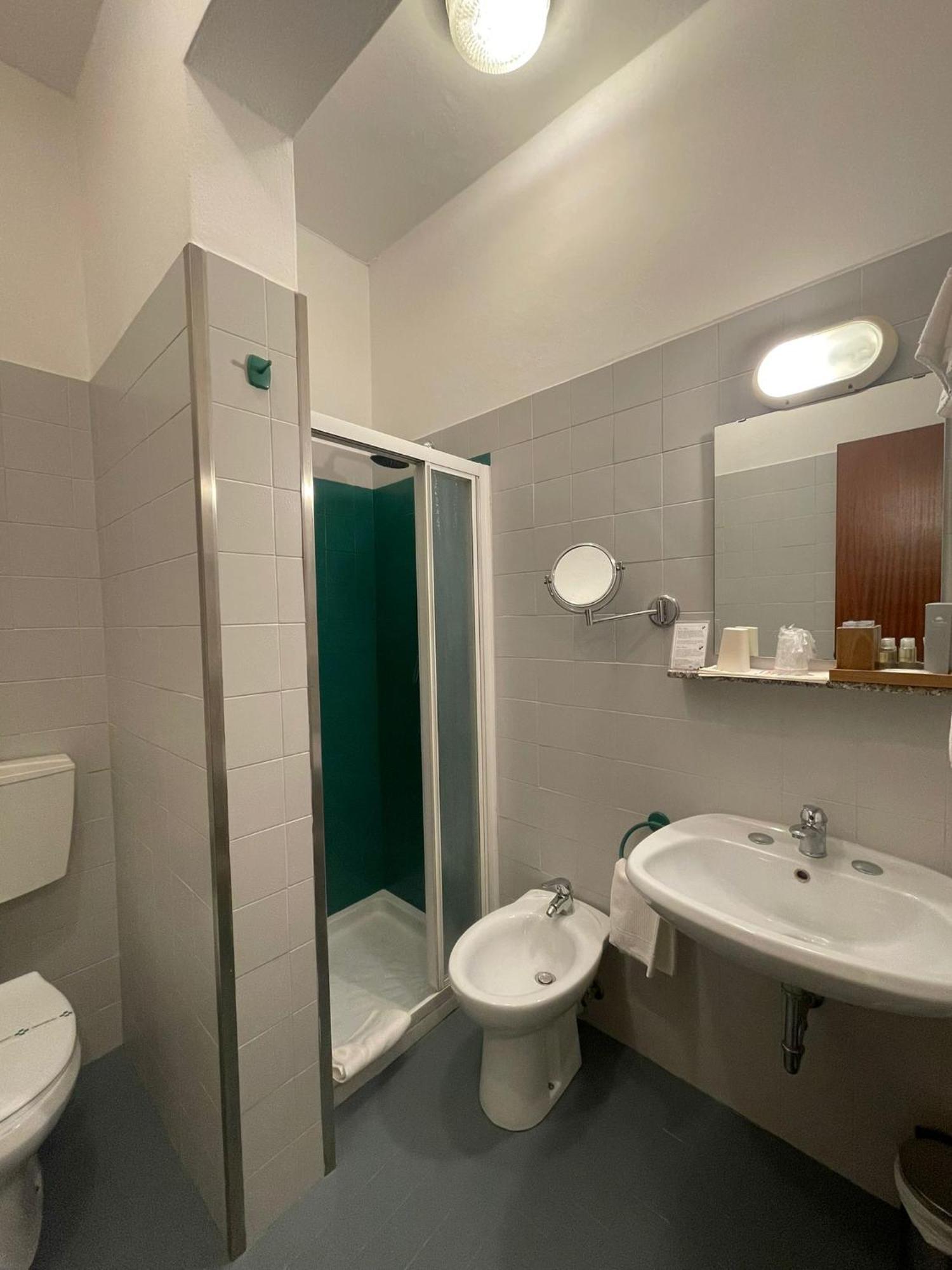 Hotel La Bussola Cittiglio ภายนอก รูปภาพ