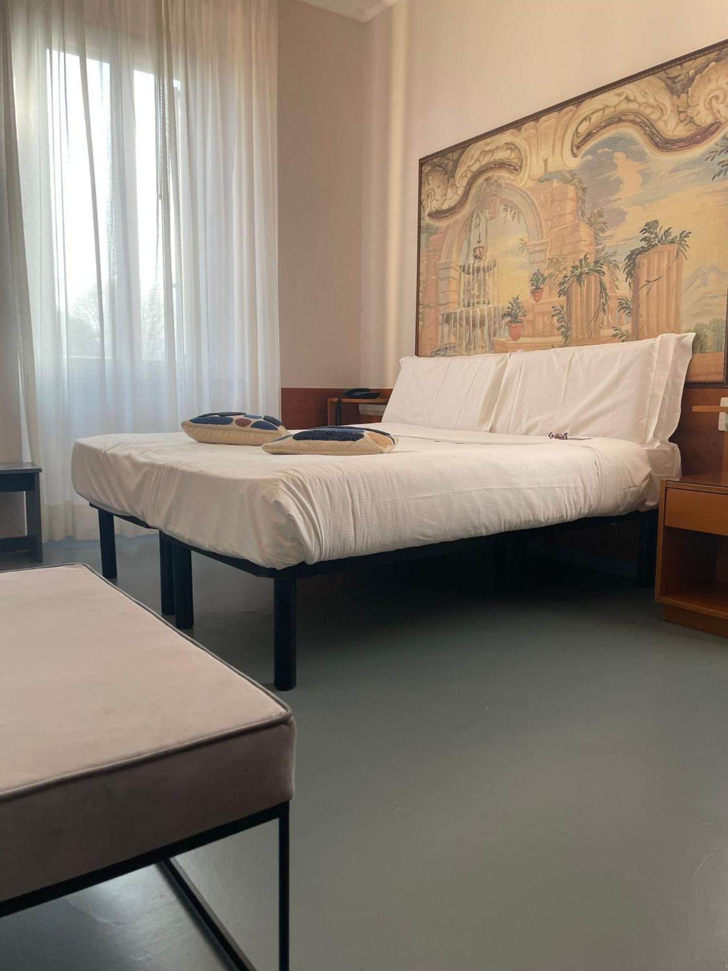 Hotel La Bussola Cittiglio ภายนอก รูปภาพ