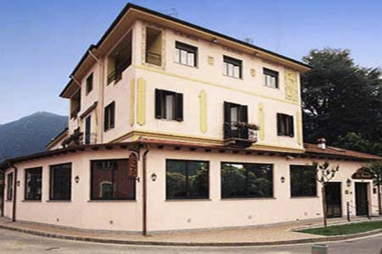 Hotel La Bussola Cittiglio ภายนอก รูปภาพ