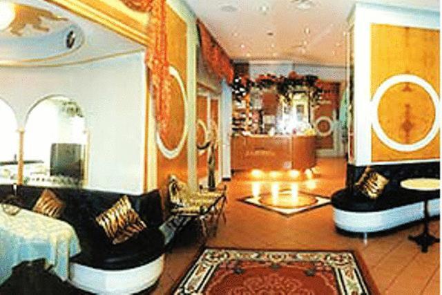 Hotel La Bussola Cittiglio ภายนอก รูปภาพ