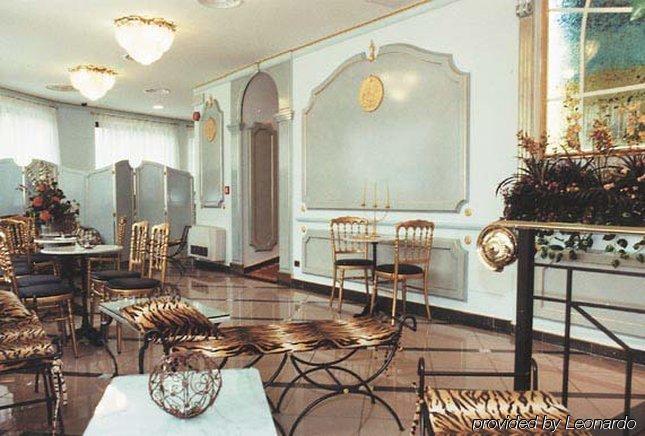 Hotel La Bussola Cittiglio ภายนอก รูปภาพ