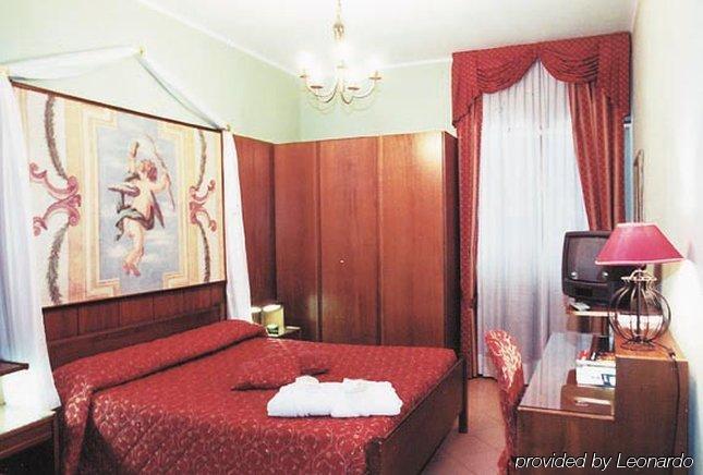 Hotel La Bussola Cittiglio ภายนอก รูปภาพ